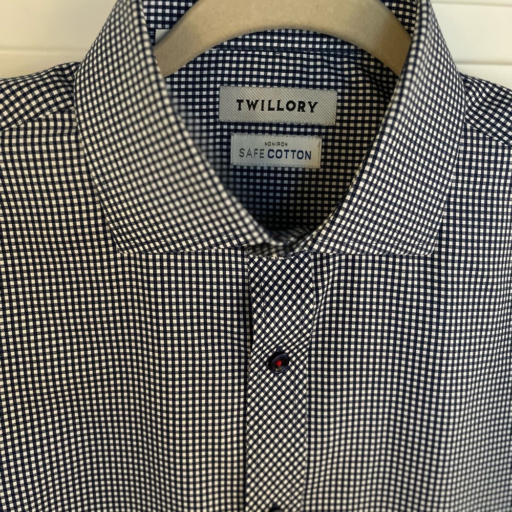Men's Twillory Blue & White Checkered Shirt.Non-iron untuck shirt.